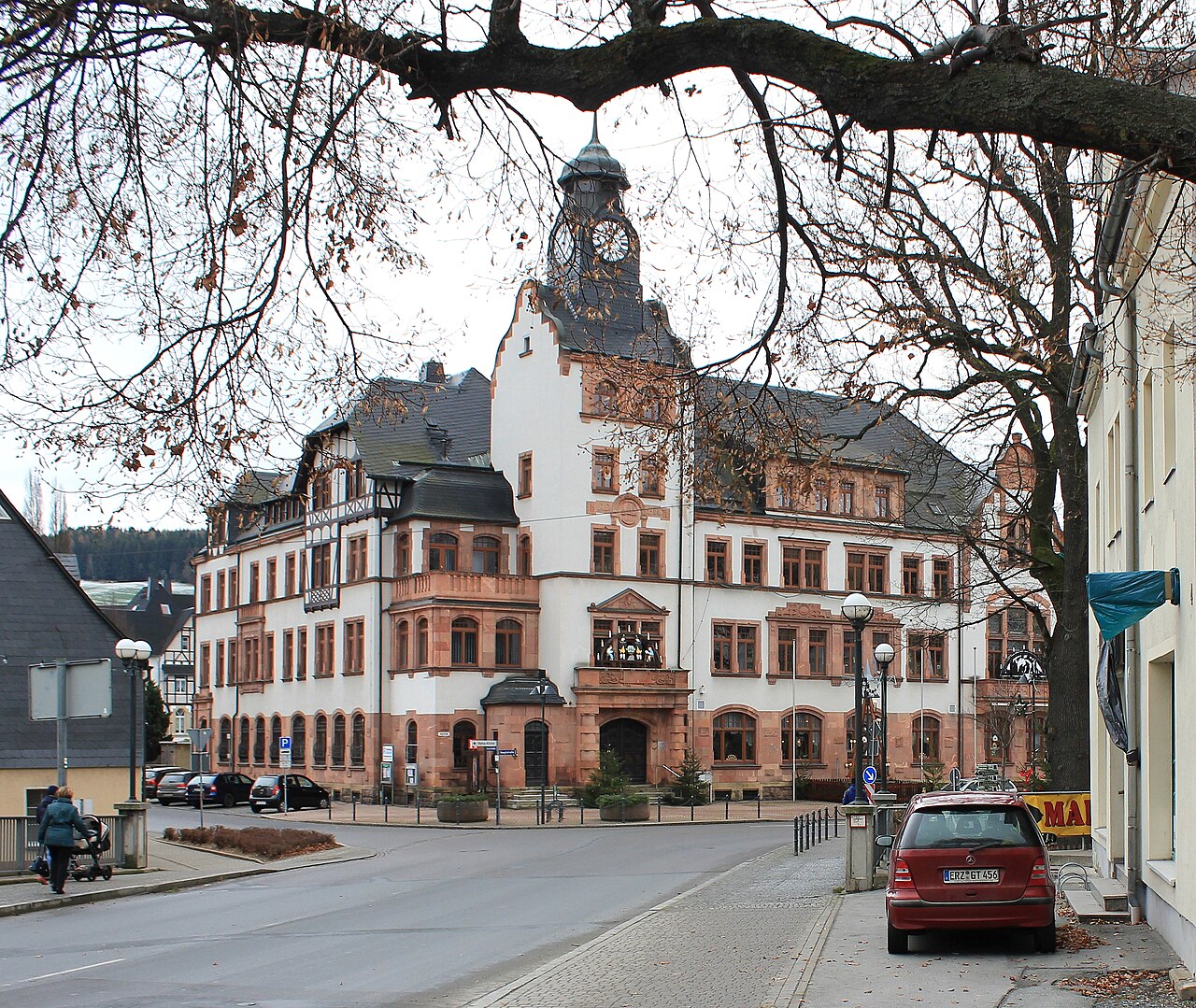 Teilautarke Energie- und Wärmeversorgung öffentlicher Gebäude in Thalheim