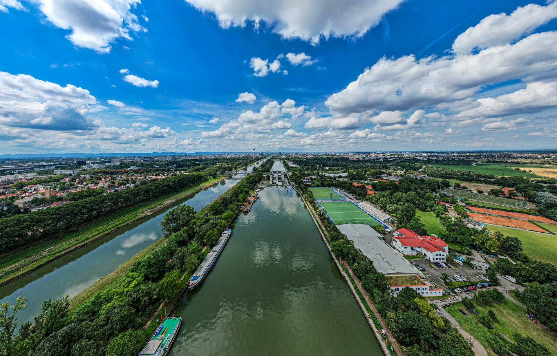 Einsatz einer Flusswärmepumpe zur kommunalen Wärmeversorgung in Mannheim